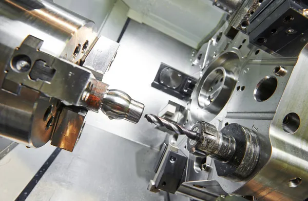 Boren proces van metaal op machine tool — Stockfoto