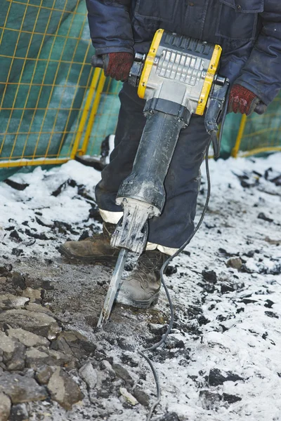 Lavori stradali di costruzione con martello pneumatico — Foto Stock