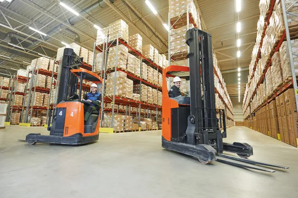 Warehouse workers in storehouse — Stock Photo, Image