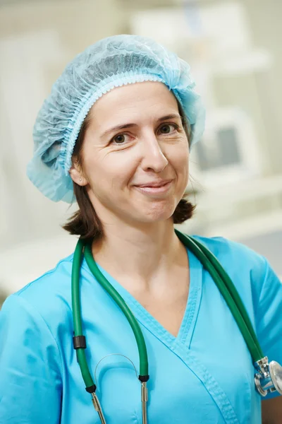 Surgeon doctor in surgery operation room — Stock Photo, Image