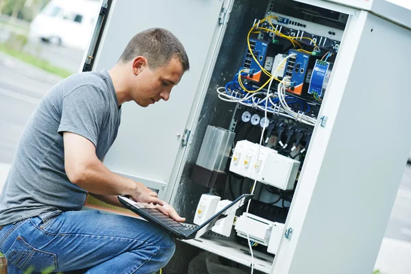 Service engineer adjuster — Stock Photo, Image