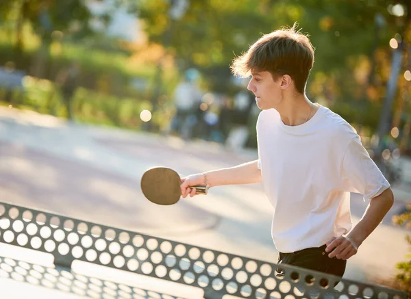 Boy playing table tennis ping pong outdoors — Stock Photo, Image