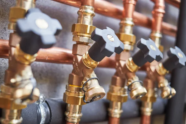 Plumbing service. copper pipeline of a heating system in boiler room — Stock Photo, Image