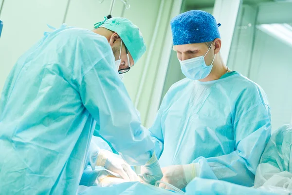 Surgery. Surgeons hand during surgical operation in clinic — Stock Photo, Image