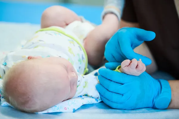 Neonatal kirurgi klinik. nyfödda läkemedel — Stockfoto