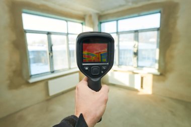 Isı kontrolü ve ısı kaybı bulmak için termal görüntüleme kamerası denetleme penceresi