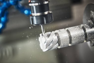 CNC değirmen makinesinde hassas metal detayı