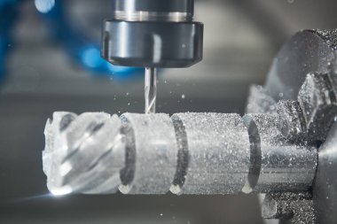 CNC değirmen makinesinde hassas metal detayı