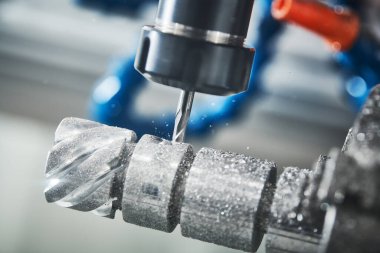 CNC değirmen makinesinde hassas metal detayı