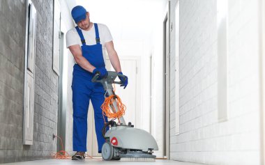 temizlik hizmeti. hallgarage makine temizleme zemin ile işçi