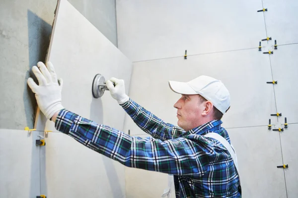 Tiler Installing Large Size Ceramic Tile Wall Home Indoors Renovation — Stock Photo, Image