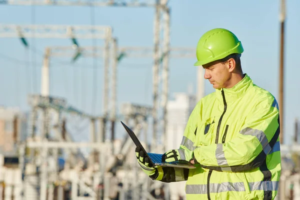 Technische Überwachung Männlicher Servicetechniker Gut Sichtbarer Reflektierender Kleidung Und Harter — Stockfoto