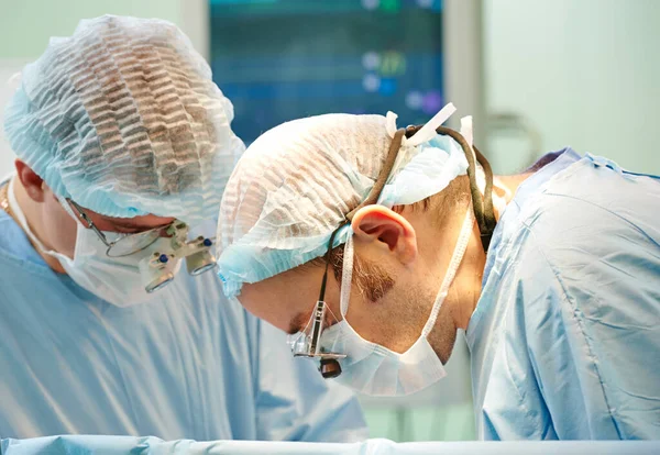 Team Kirurg Uniform Utföra Åtgärden Patient Vid Hjärtkirurgi Kliniken Autentiska — Stockfoto