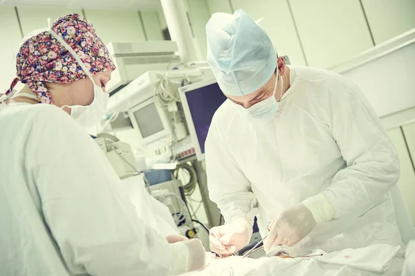 Conceito Cirurgia Cirurgiões Equipe Médicos Trabalho Realizando Operação Cavidade Abdominal Imagens De Bancos De Imagens