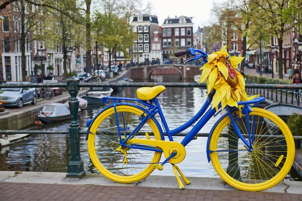 Bicycle City Street River Channel Bridge Amsterdam — Stock Photo, Image