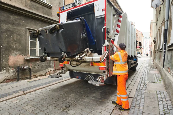 Travailleur Recyclage Municipal Urbain Camion Collecteur Ordures Chargement Des Déchets — Photo