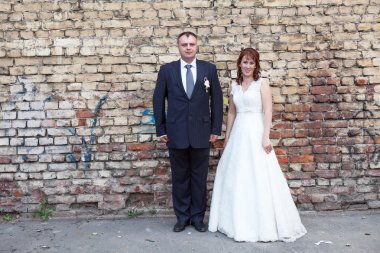 Sadece evli genç çift, damat ve gelin düğün portre