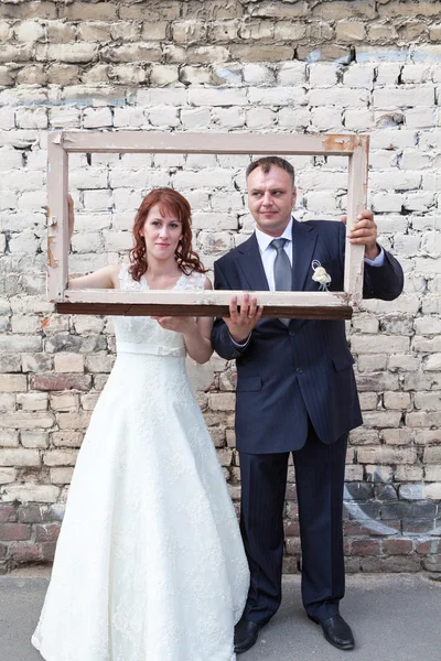 Framed Happy Wedding Couple — Stock Photo, Image