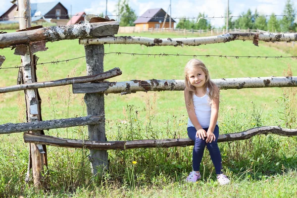 Szép kislány nyári nap — Stock Fotó