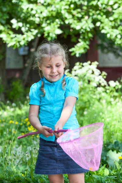 Niño feliz con red de mariposas — Foto de Stock