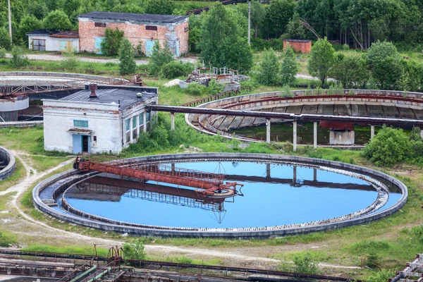 Filtrage des eaux usées dans l'usine de traitement des eaux — Photo