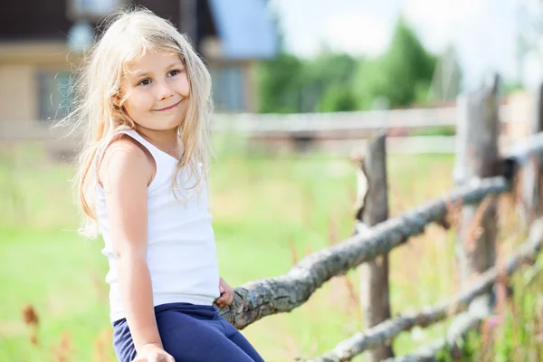 Beautiful little girl, summer day — Stock Photo, Image