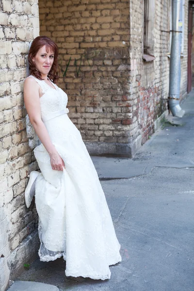 Wedding portrait of just married young bride — Stock Photo, Image