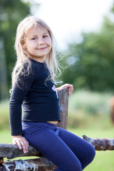 Beautiful little girl, summer day — Stock Photo, Image