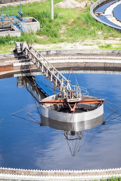 Tanque de sedimentación de las aguas residuales — Foto de Stock