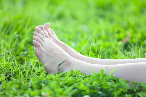 Piedi femminili — Foto Stock