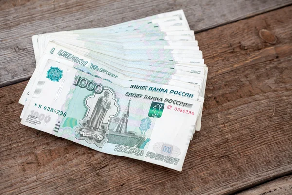 Stapel van Russische geld op verdieping — Stockfoto