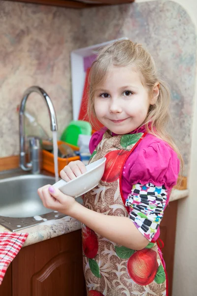 Menina na cozinha — Fotografia de Stock