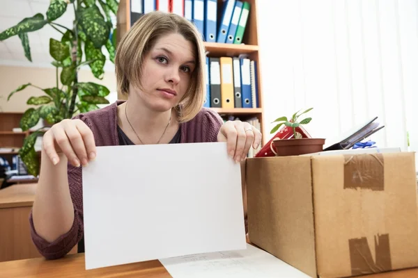 Licenziamento donna sul posto di lavoro — Foto Stock