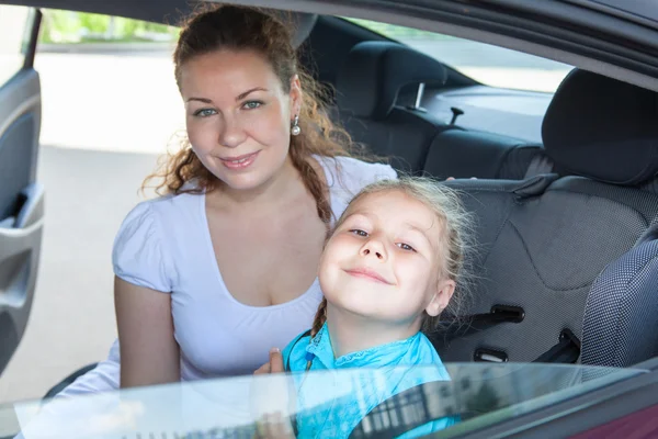 Família no carro — Fotografia de Stock