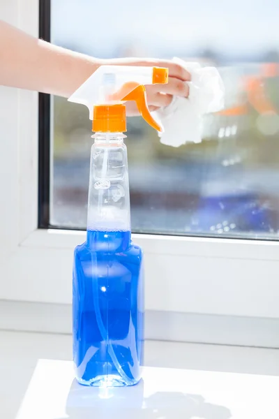 瓶的清洁液体 — 图库照片