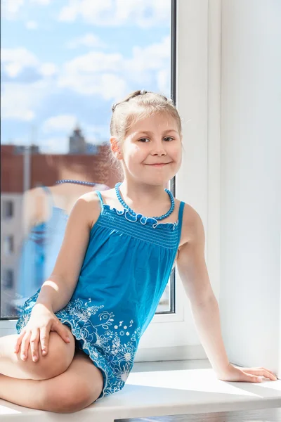 Smiling girl — Stock Photo, Image