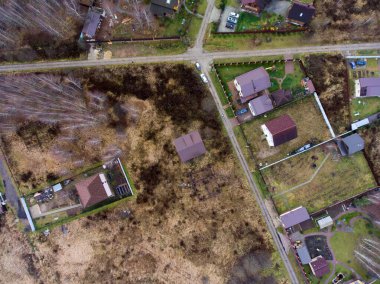 Rus bahçıvanlarla ticari olmayan ortaklık küçük evler ve bedava arazi, üst manzara, Rusya