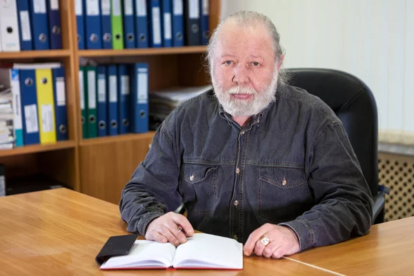 Голова Коледжу Або Університетського Факультету Або Відділу Старший Кавказький Чоловік — стокове фото