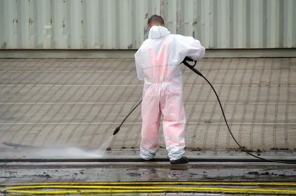 Demiryolları temizlik işçisi