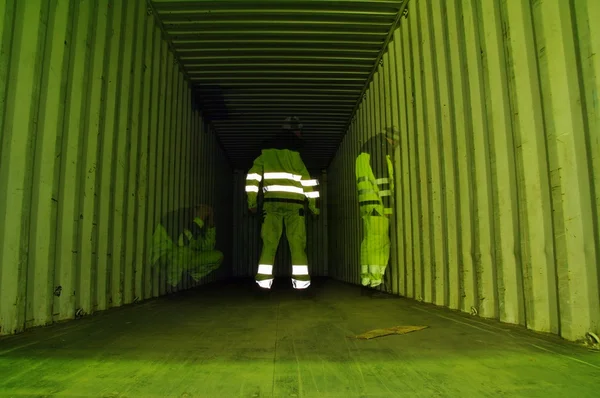 Worker in the back room — Stock Photo, Image