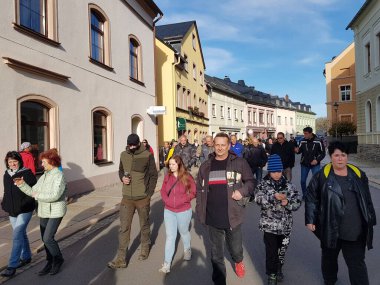 ZWOENITZ, SAXONY, GERMANY - 30 Ekim 2021 Corona 'ya Karşı Gösteri