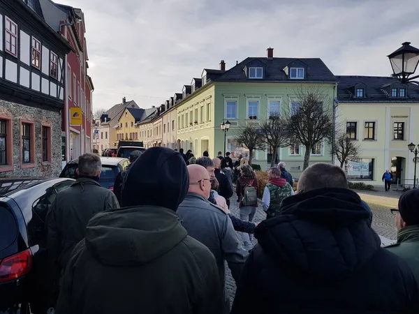 ZWOENITZ, SAXONY, GERMANY - 30 Ekim 2021 Corona 'ya Karşı Gösteri