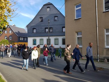 ZWOENITZ, SAXONY, GERMANY - 30 Ekim 2021 Corona 'ya Karşı Gösteri