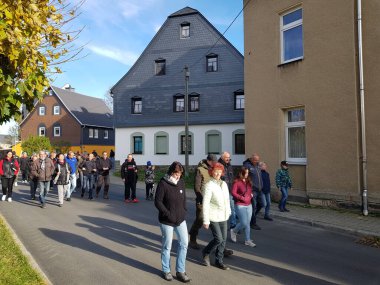 ZWOENITZ, SAXONY, GERMANY - 30 Ekim 2021 Corona 'ya Karşı Gösteri