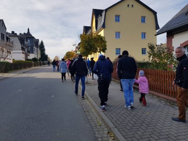ZWOENITZ, SAXONY, GERMANY - 30 Ekim 2021 Corona 'ya Karşı Gösteri
