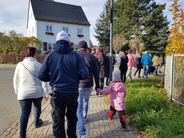 ZWOENITZ, SAXONY, GERMANY - 30 Ekim 2021 Corona 'ya Karşı Gösteri