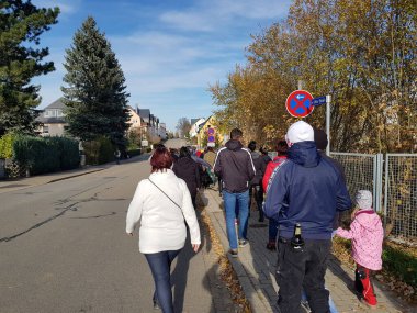 ZWOENITZ, SAXONY, GERMANY - 30 Ekim 2021 Corona 'ya Karşı Gösteri