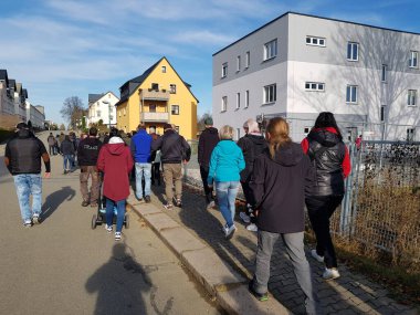 ZWOENITZ, SAXONY, GERMANY - 30 Ekim 2021 Corona 'ya Karşı Gösteri