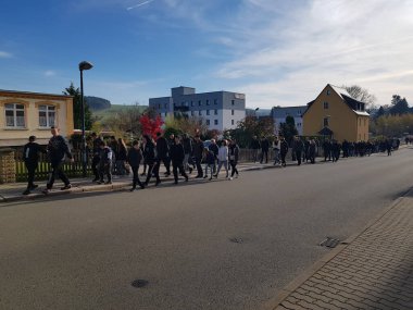 ZWOENITZ, SAXONY, GERMANY - 30 Ekim 2021 Corona 'ya Karşı Gösteri