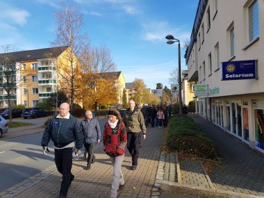ZWOENITZ, SAXONY, GERMANY - 30 Ekim 2021 Corona 'ya Karşı Gösteri